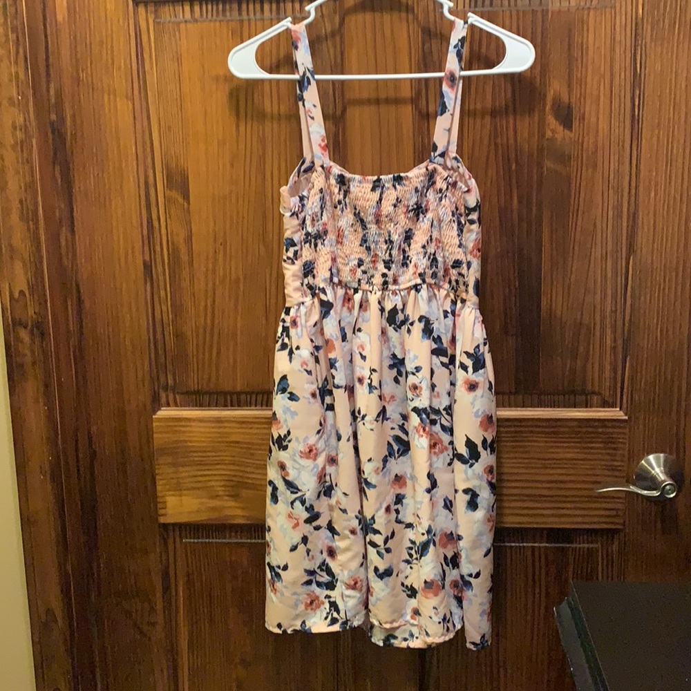 🌻womens floral dress with pockets! - Picture 2 of 6